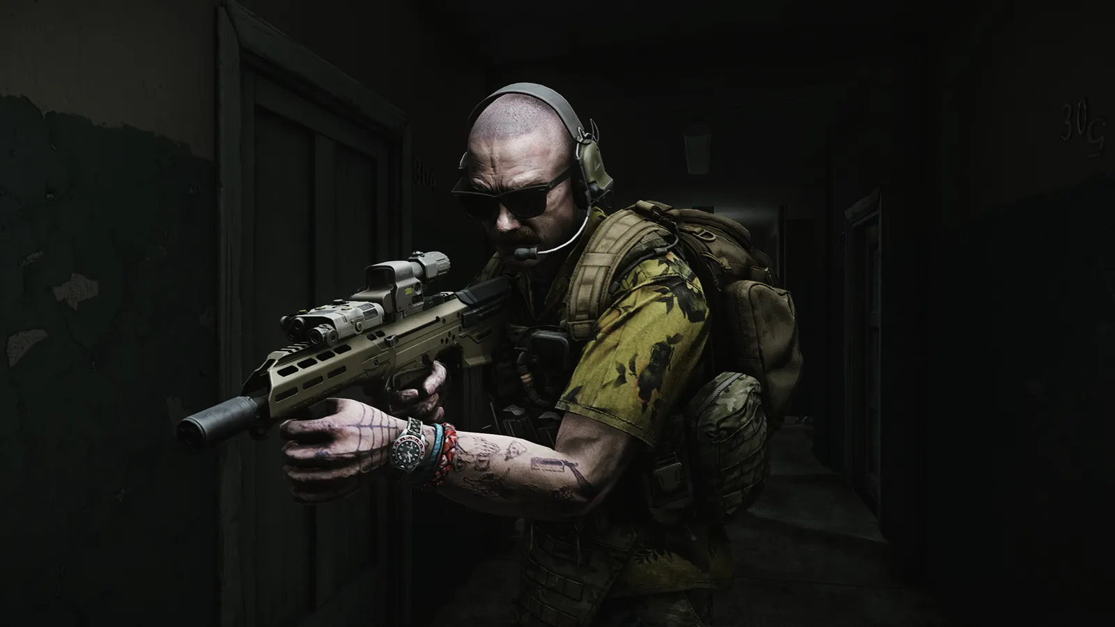 Escape from Tarkov official gameplay screenshot in a daylight outdoor raid area